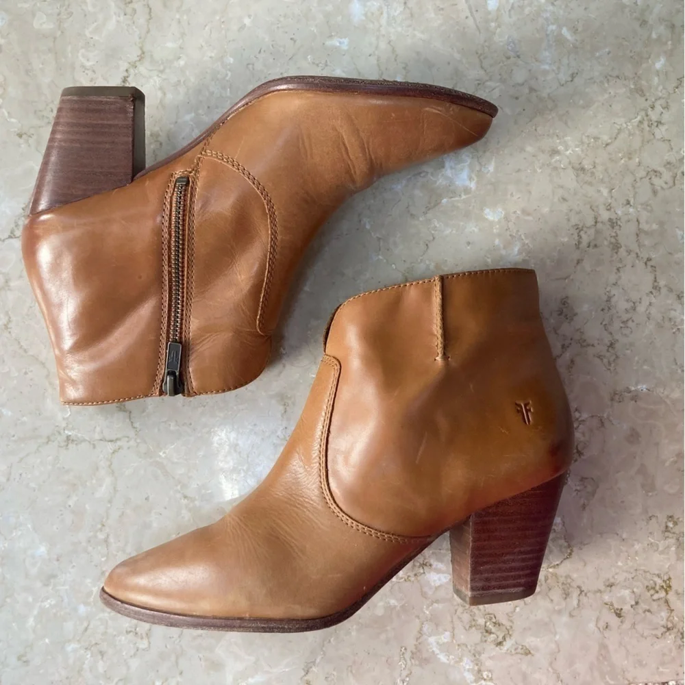 Frye Jennifer Western Leather Side Zip Ankle Boots in Carmel Cognac, Size 8